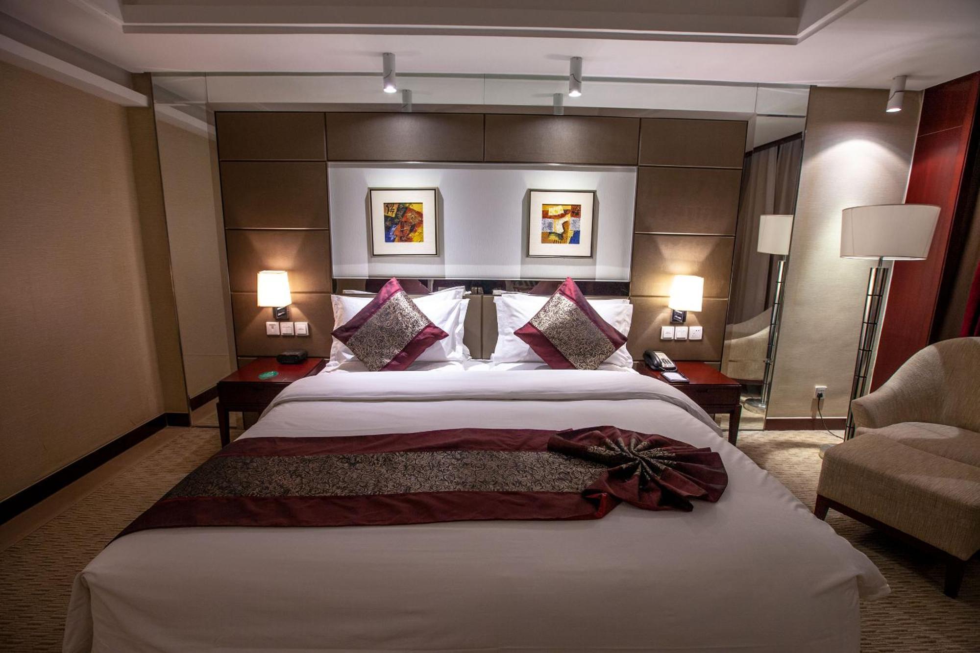 Vision Hotel Beijing Bagian luar foto